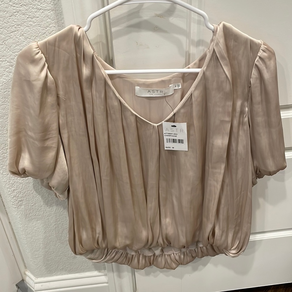 Never worn- ASTR champagne colored puff sleeved women’s top.Super soft